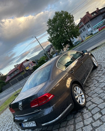 Volkswagen Passat cena 37000 przebieg: 205000, rok produkcji 2010 z Biała małe 301